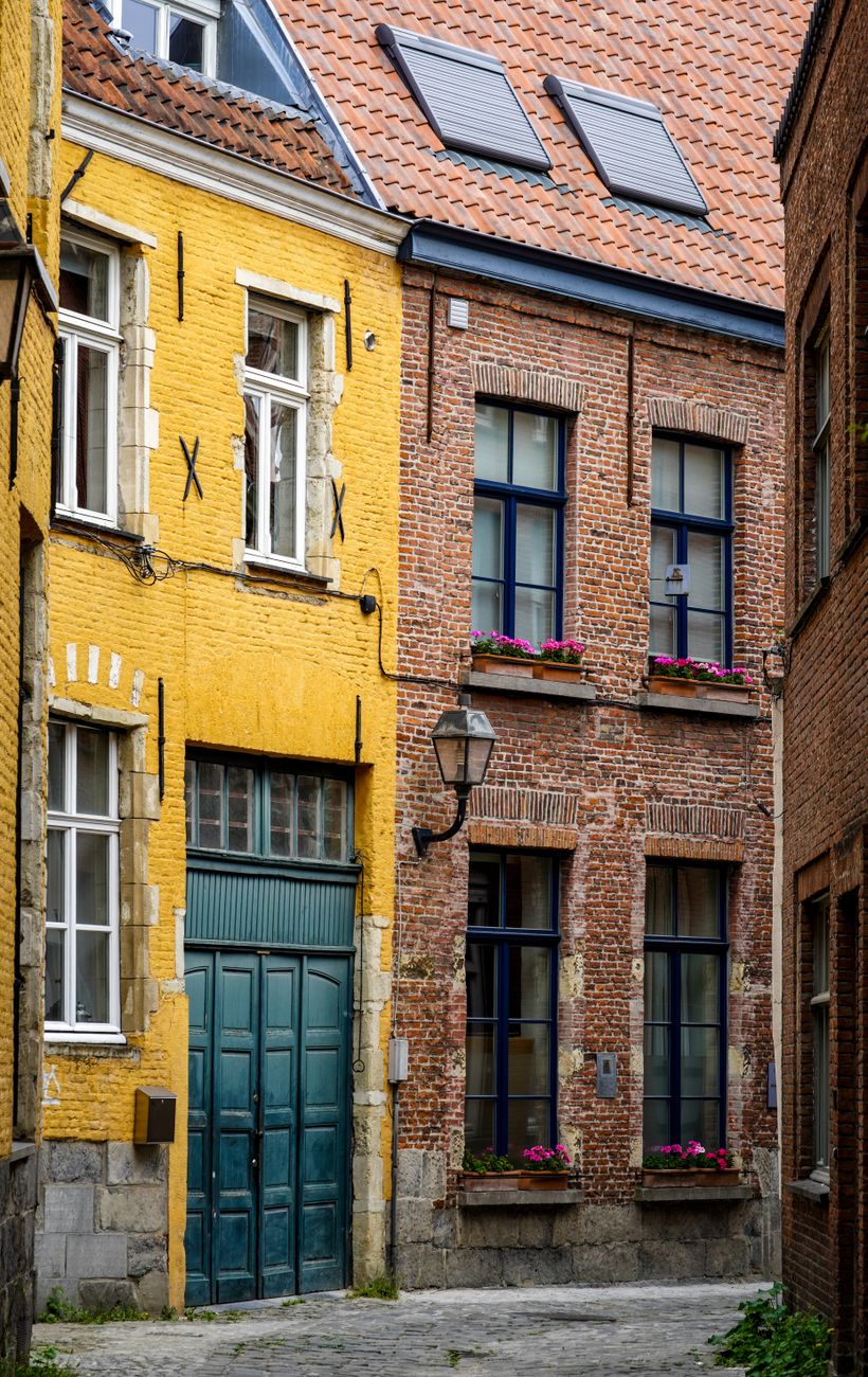 Sfeervol historisch Belgisch steegje